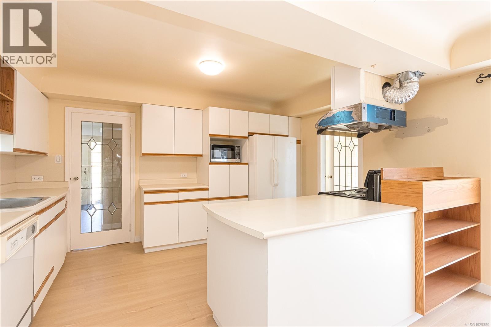  3510 Richmond Road, Saanich