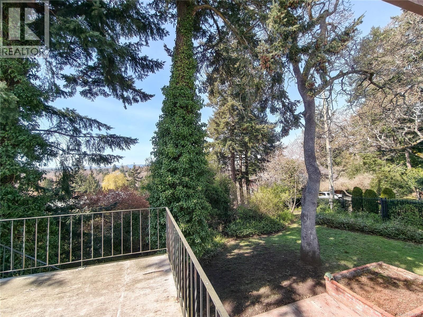  3510 Richmond Road, Saanich