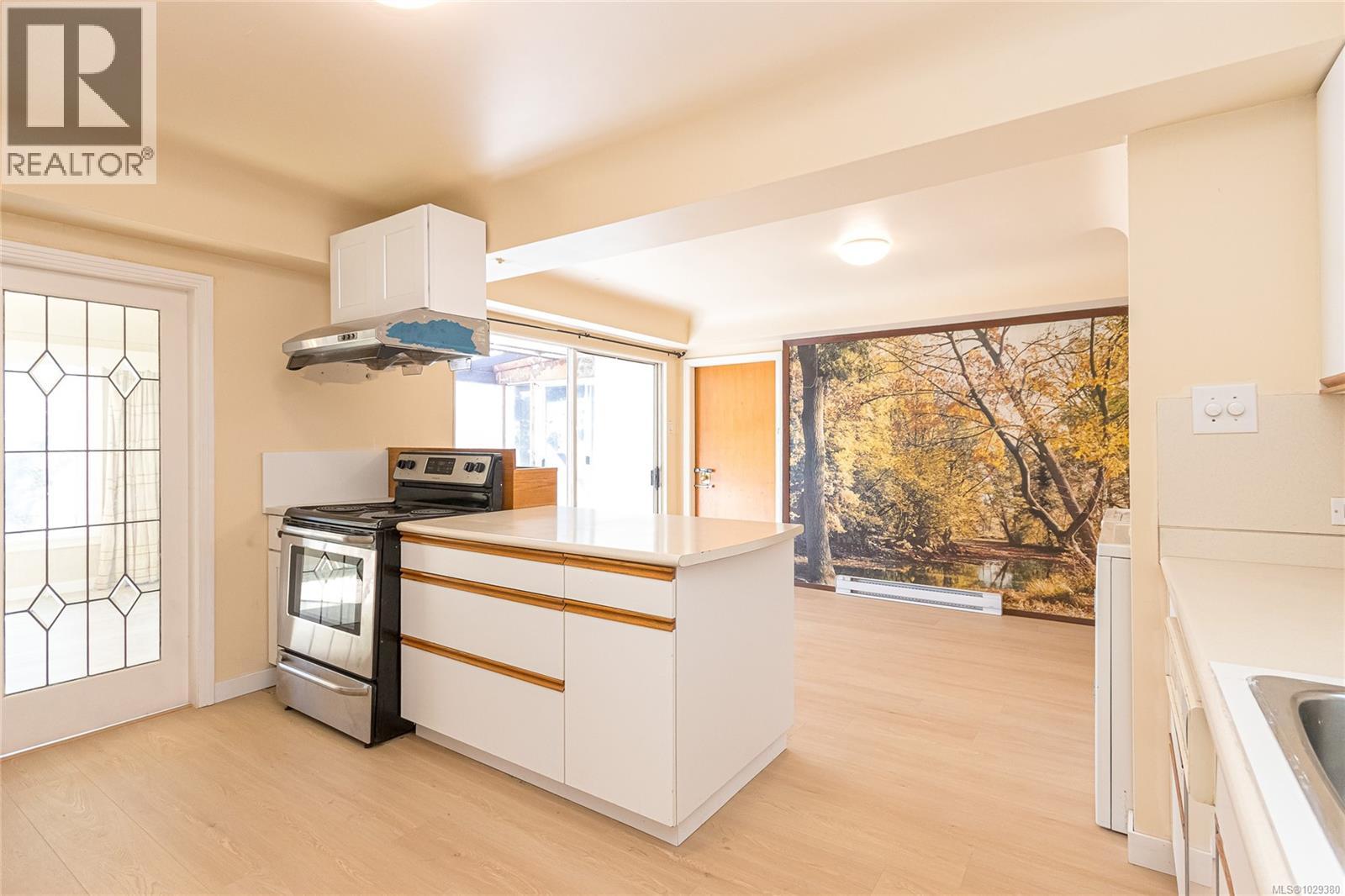  3510 Richmond Road, Saanich