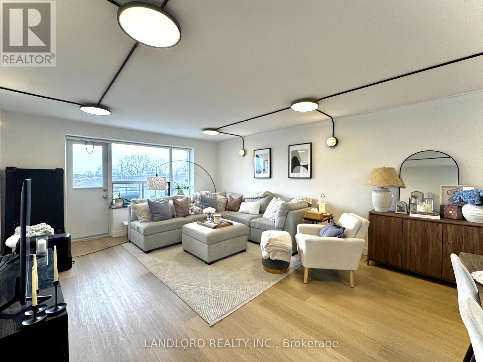 402 - 420 EGLINTON AVENUE E