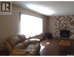 Family room - 301 5th Street W, Leader, SK S0N1H0 Photo 15