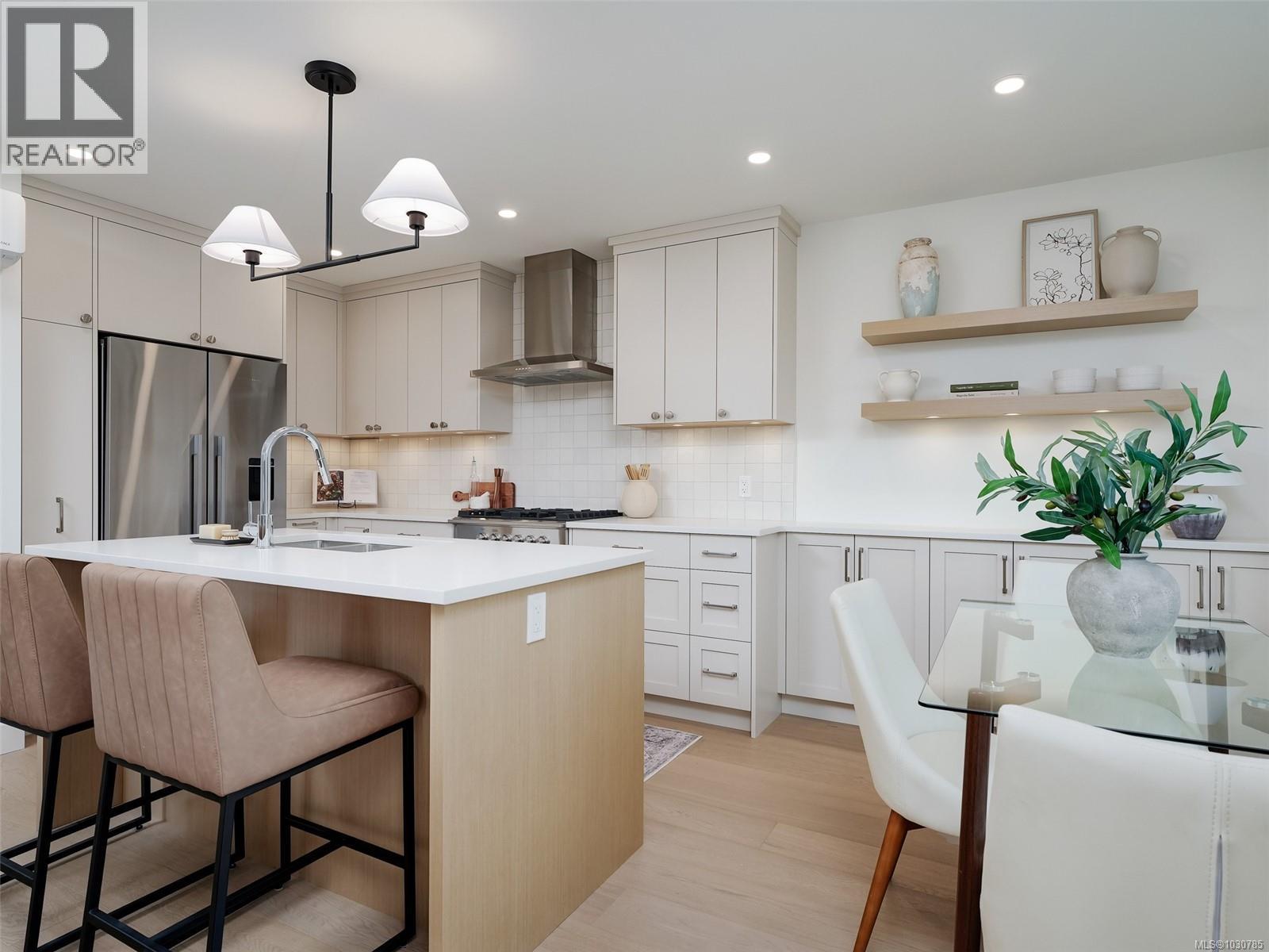 2 3513 Henderson Road, Oak Bay