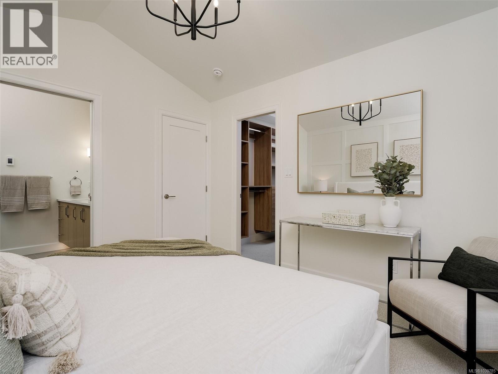 2 3513 Henderson Road, Oak Bay