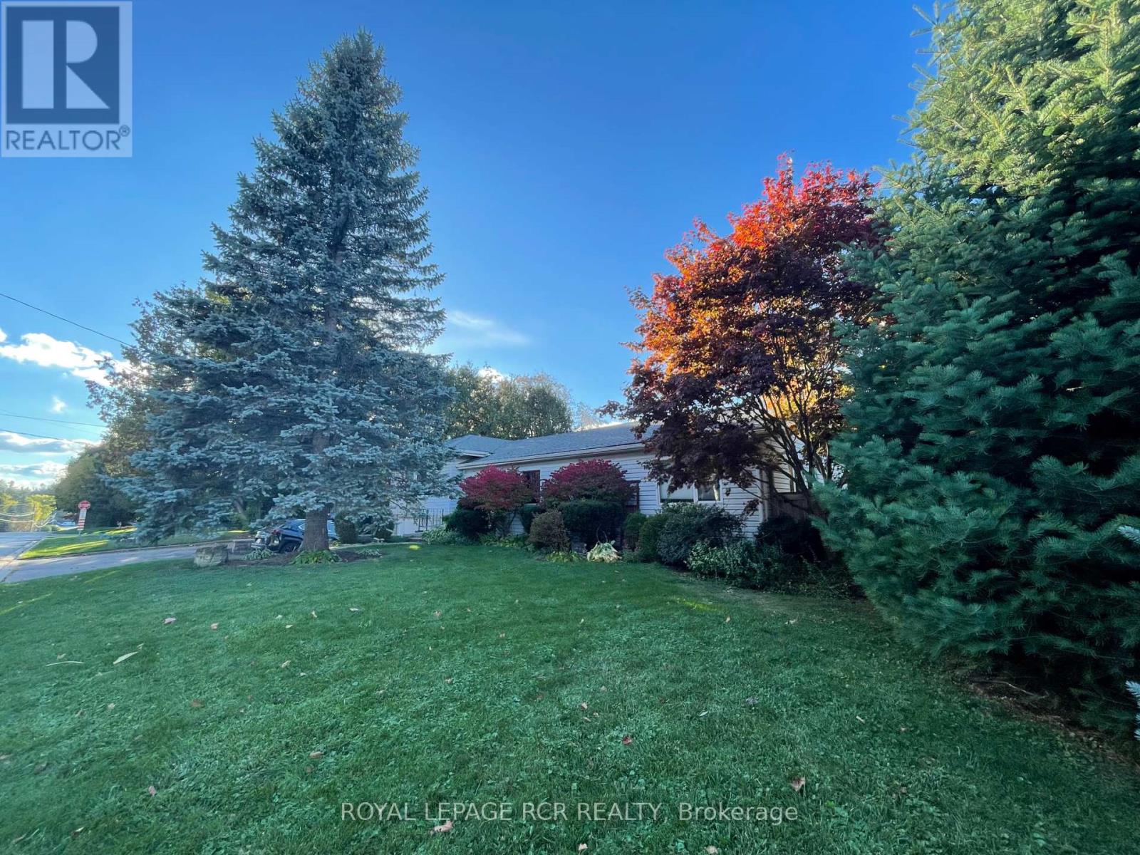 11 HILLTOP DRIVE,Caledon (Caledon East),,