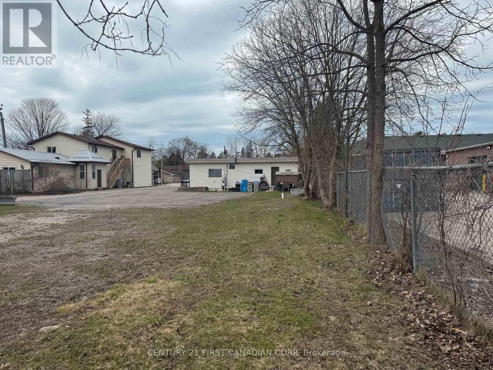 58 ONTARIO STREET N, Lambton Shores (Grand Bend), Ontario