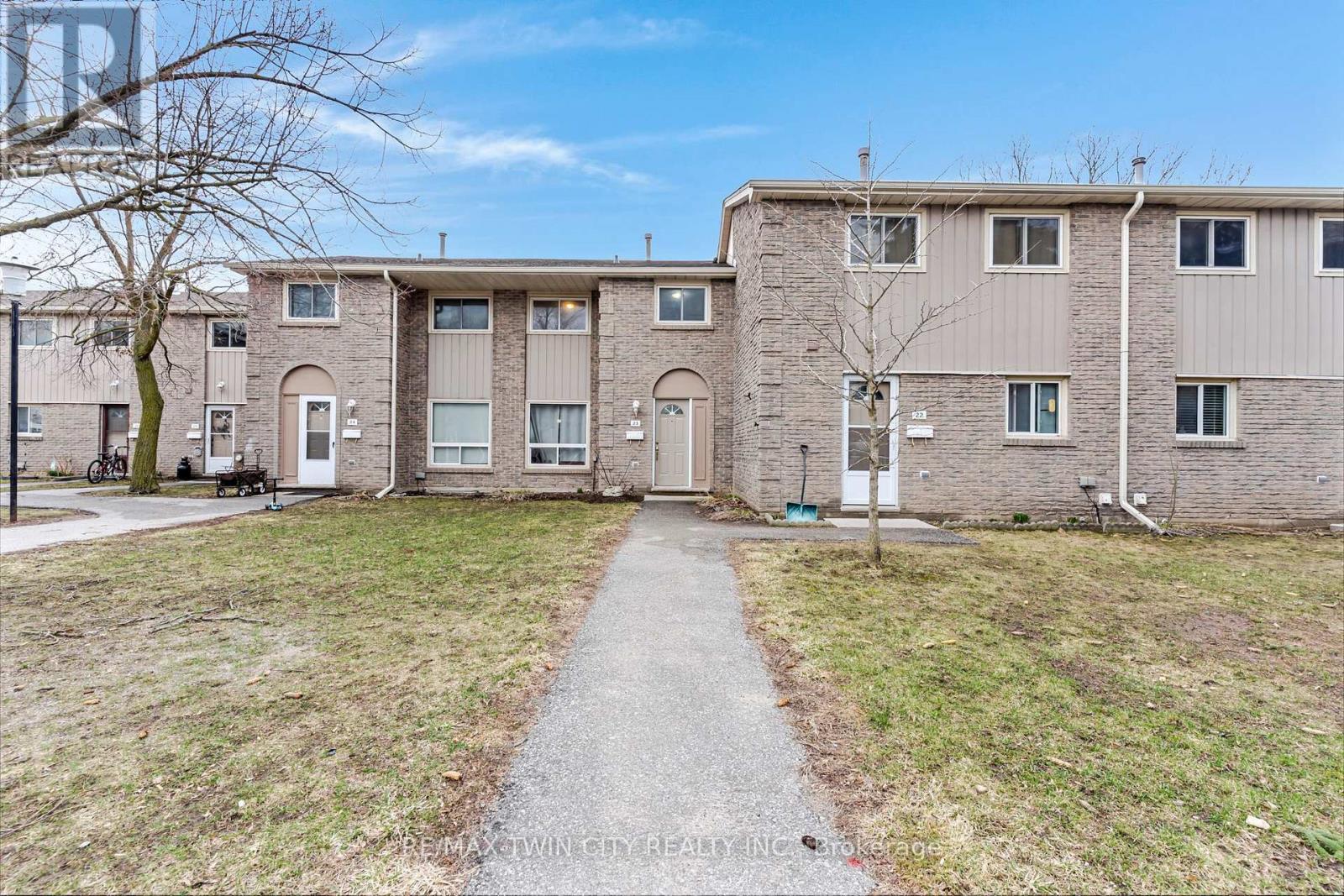 23 - 25 UPPER CANADA DRIVE