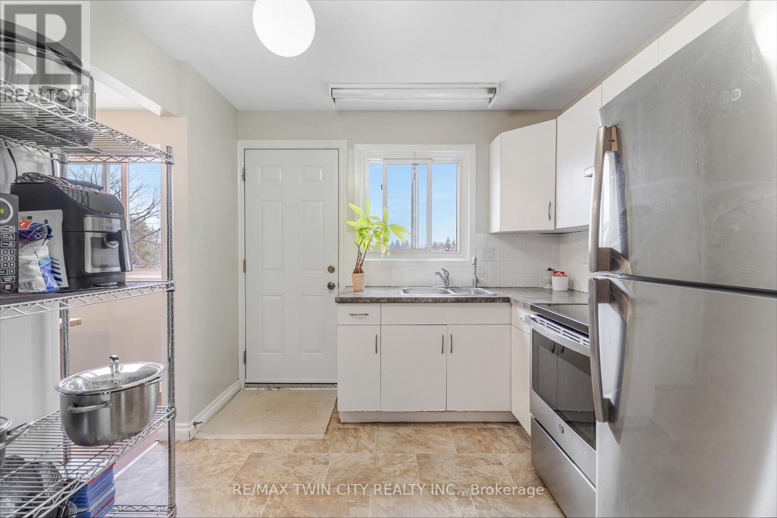 #23 25 UPPER CANADA DRIVE - 13
