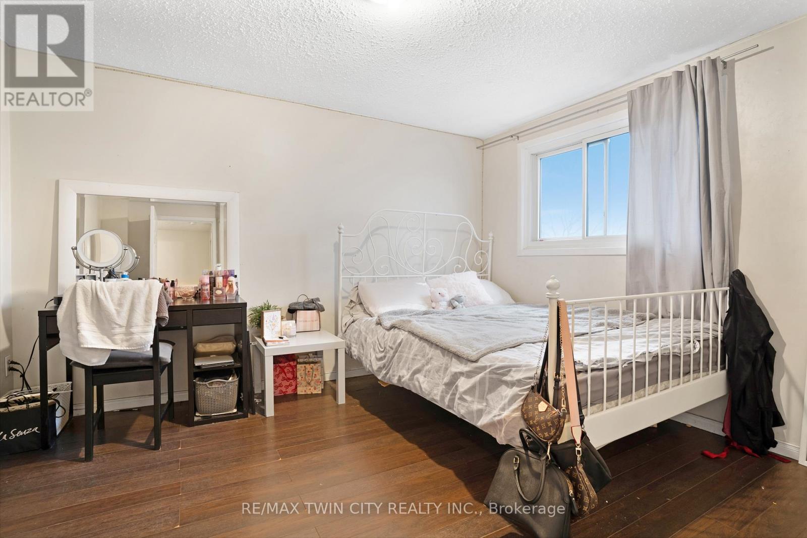 #23 25 UPPER CANADA DRIVE - 19