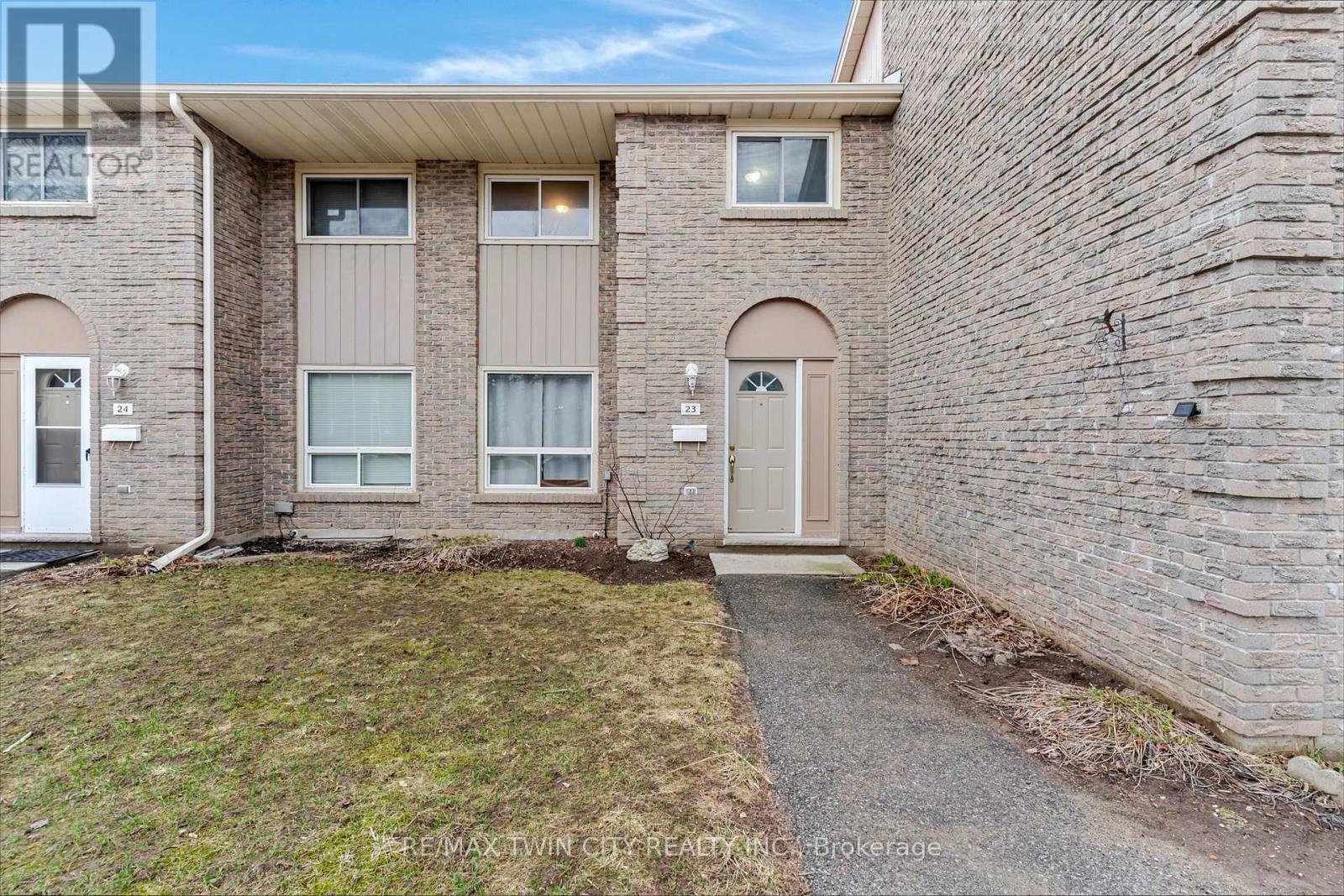 #23 25 UPPER CANADA DRIVE - 2
