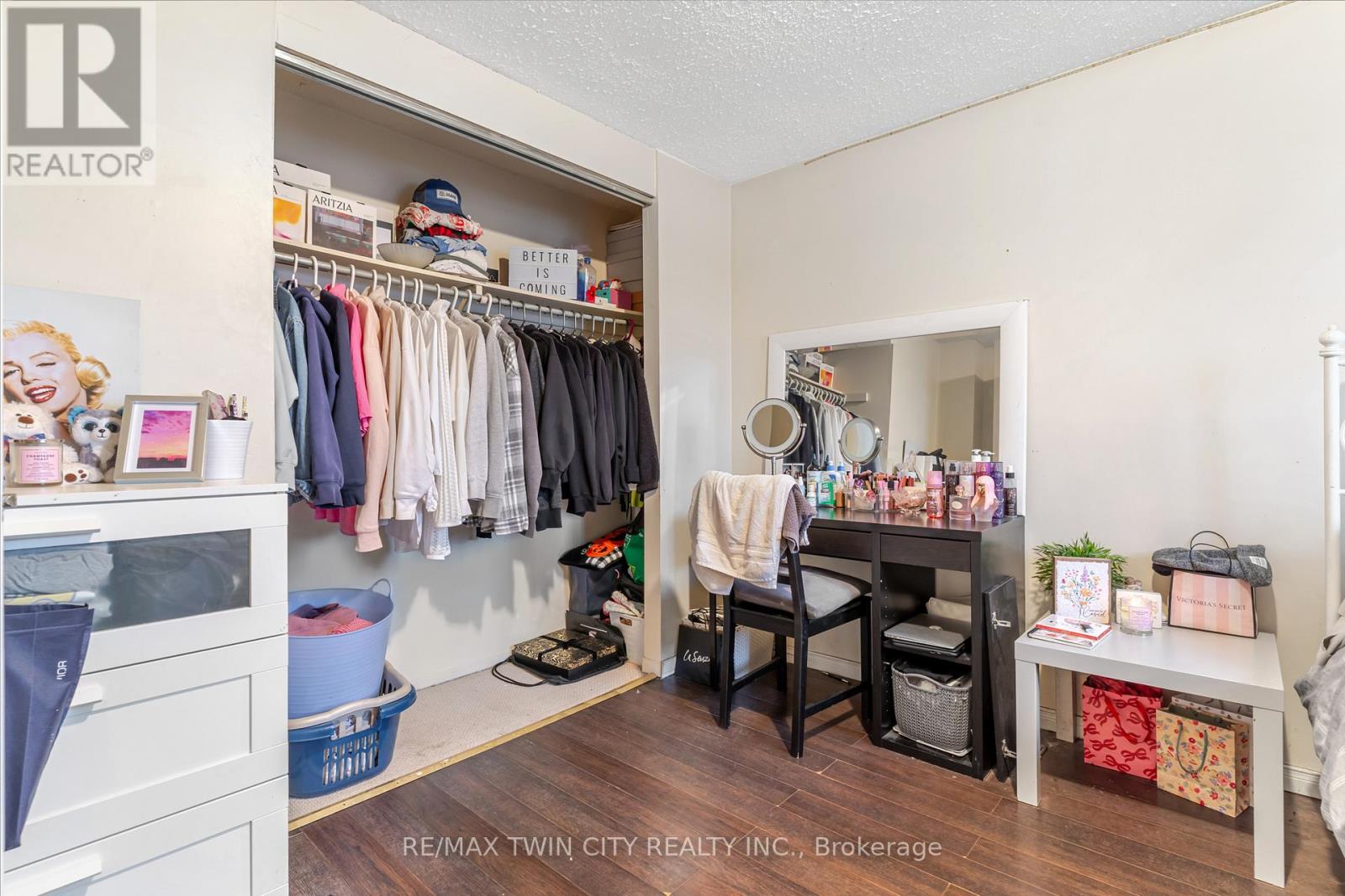 #23 25 UPPER CANADA DRIVE - 20