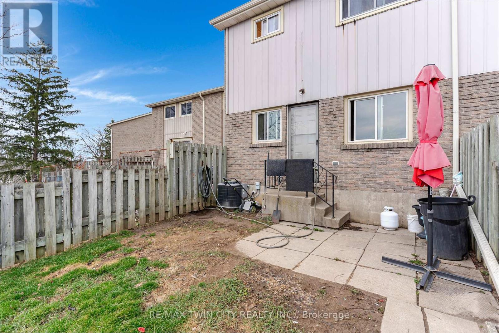 #23 25 UPPER CANADA DRIVE - 24