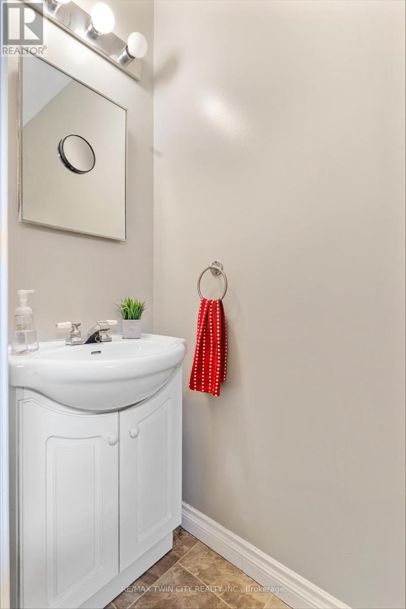 #23 25 UPPER CANADA DRIVE - 5