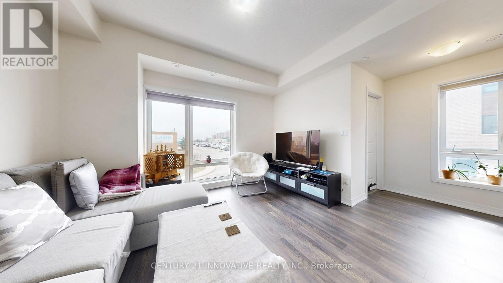 #43 30 LIBEN WAY - 14