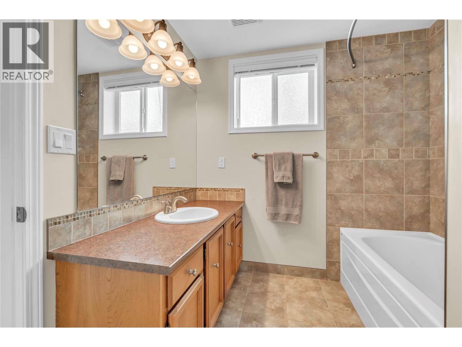 184 ASH Place, Penticton