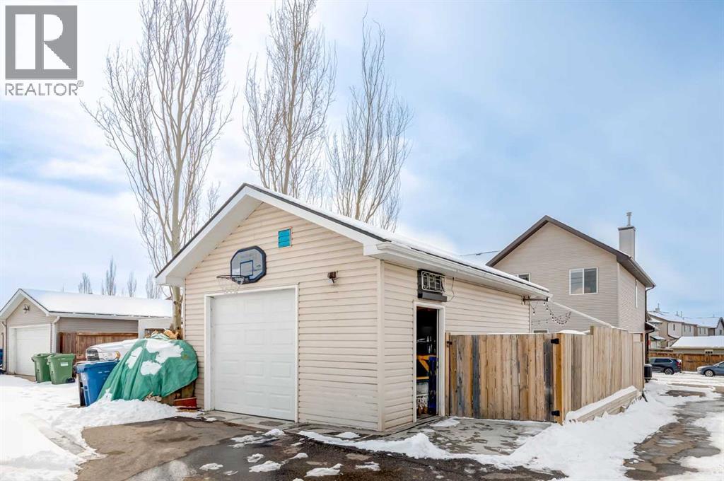 Single Family House for Sale in  Cranberry Place SE Cranston Calgary 