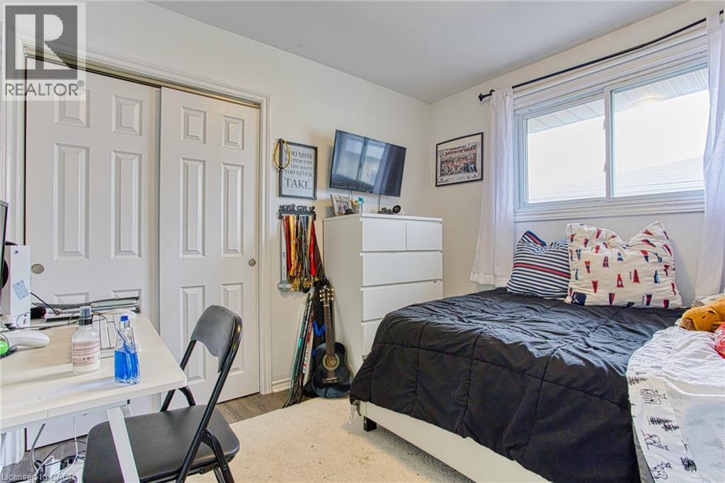 3 ELVIA Court - 16