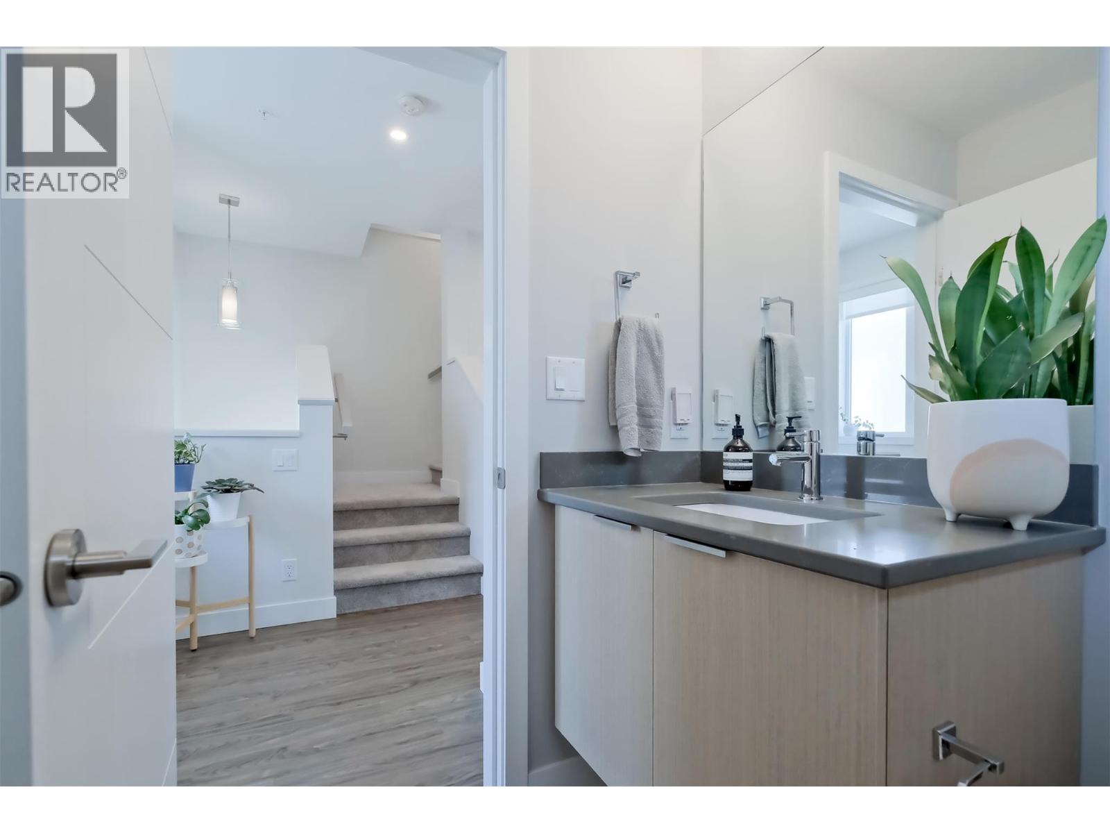 3719 Woodsdale Road Unit# 4, Lake Country