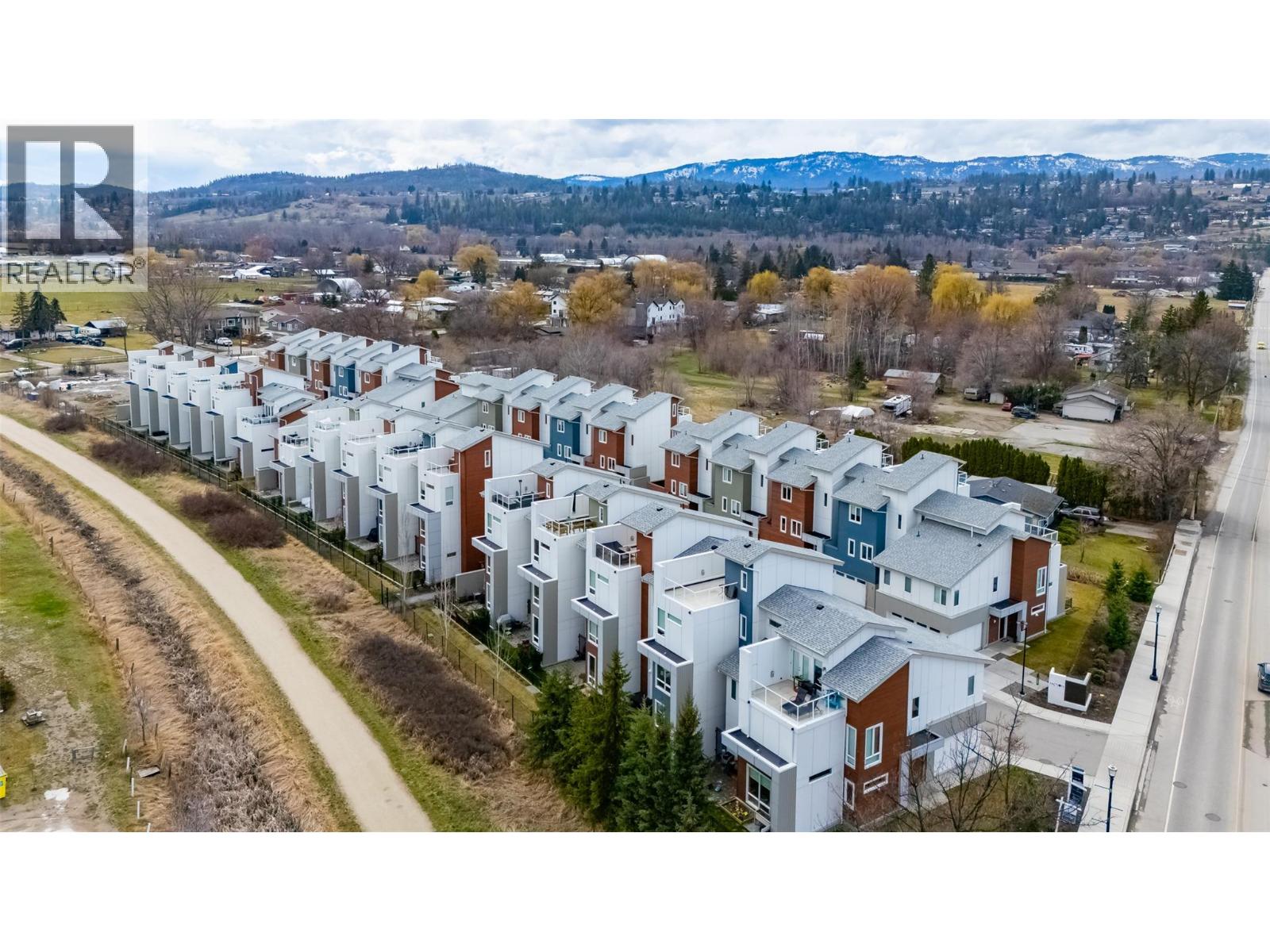 3719 Woodsdale Road Unit# 4, Lake Country