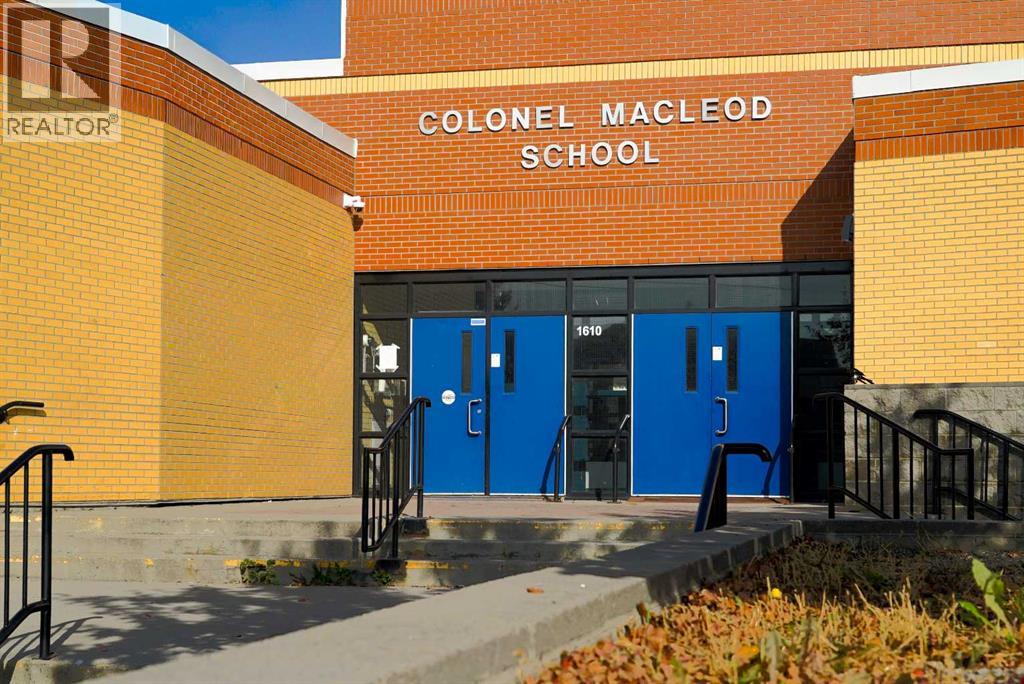 Single Family House for Sale in    Avenue NE Renfrew Calgary 