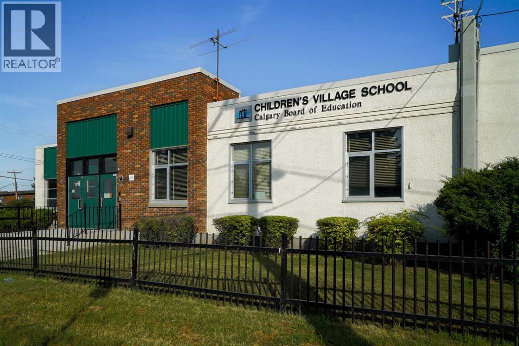 Single Family House for Sale in    Avenue NE Renfrew Calgary 