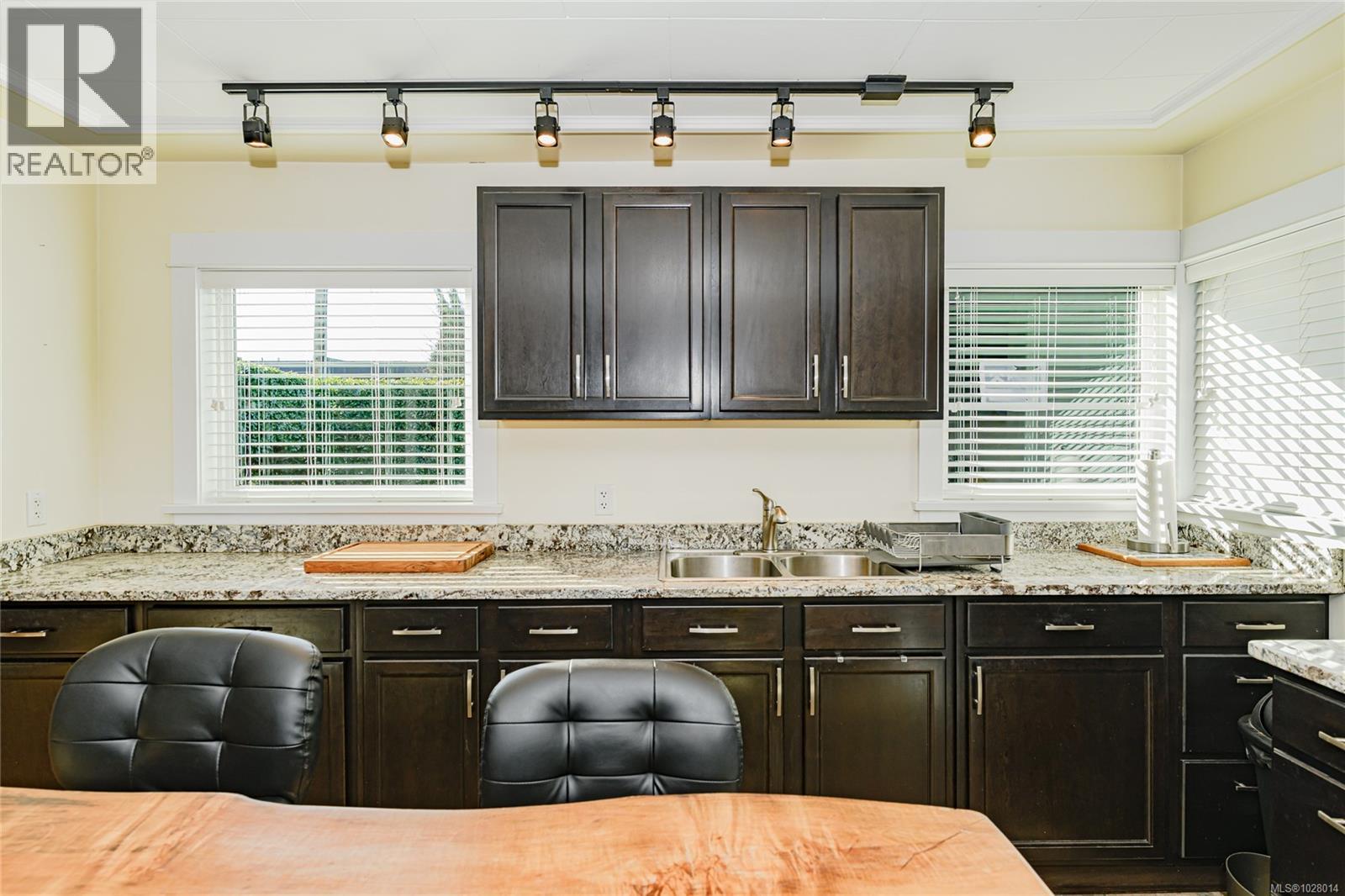 460 BUNDOCK AVE - 11