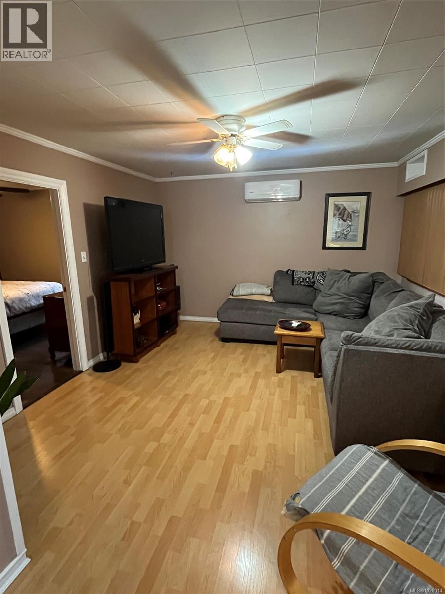 460 BUNDOCK AVE - 16