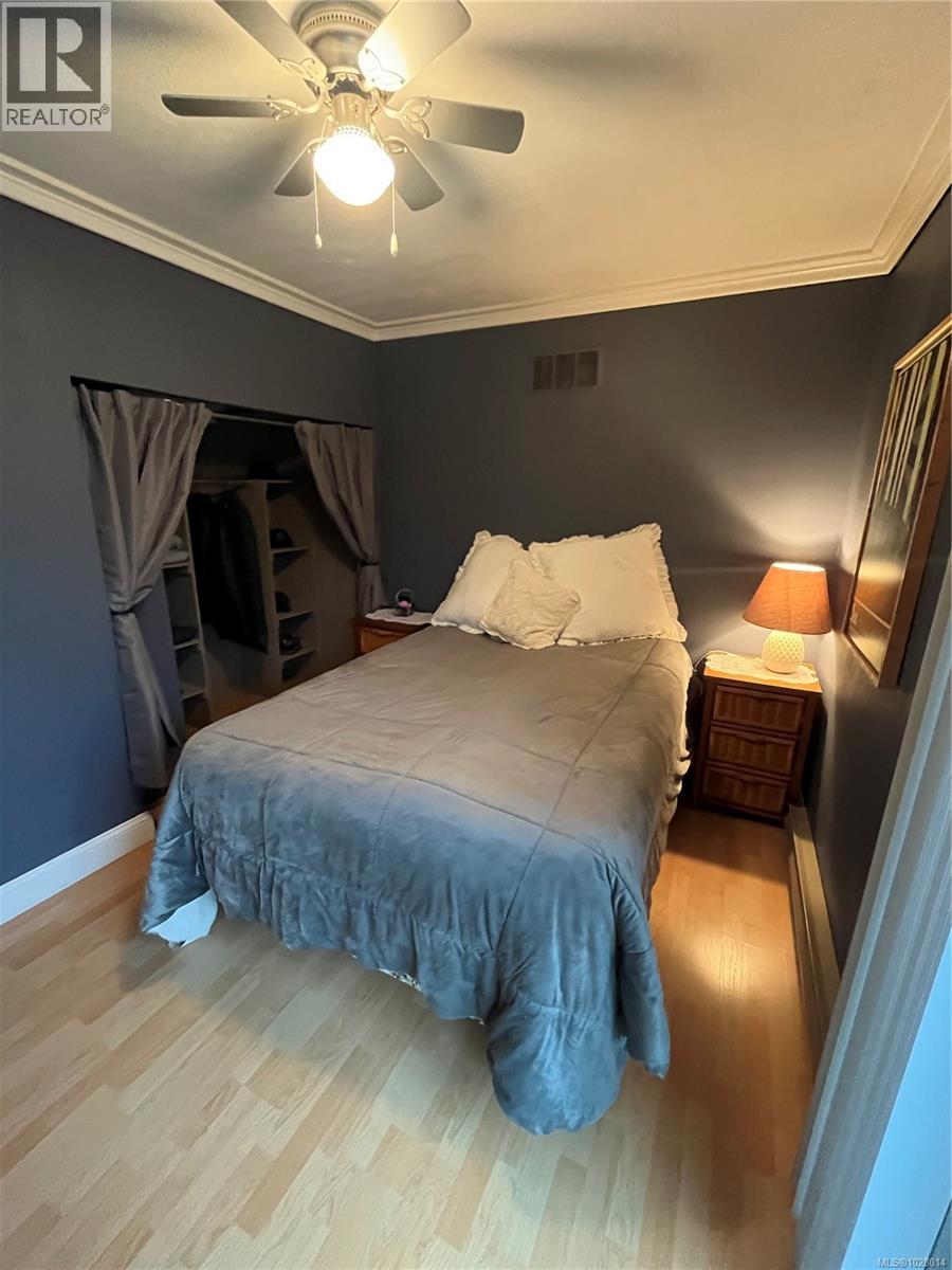 460 BUNDOCK AVE - 23