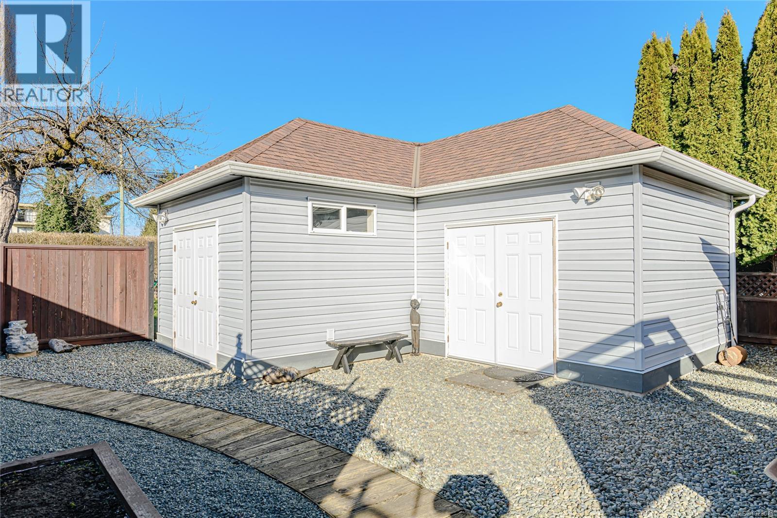 460 BUNDOCK AVE - 30