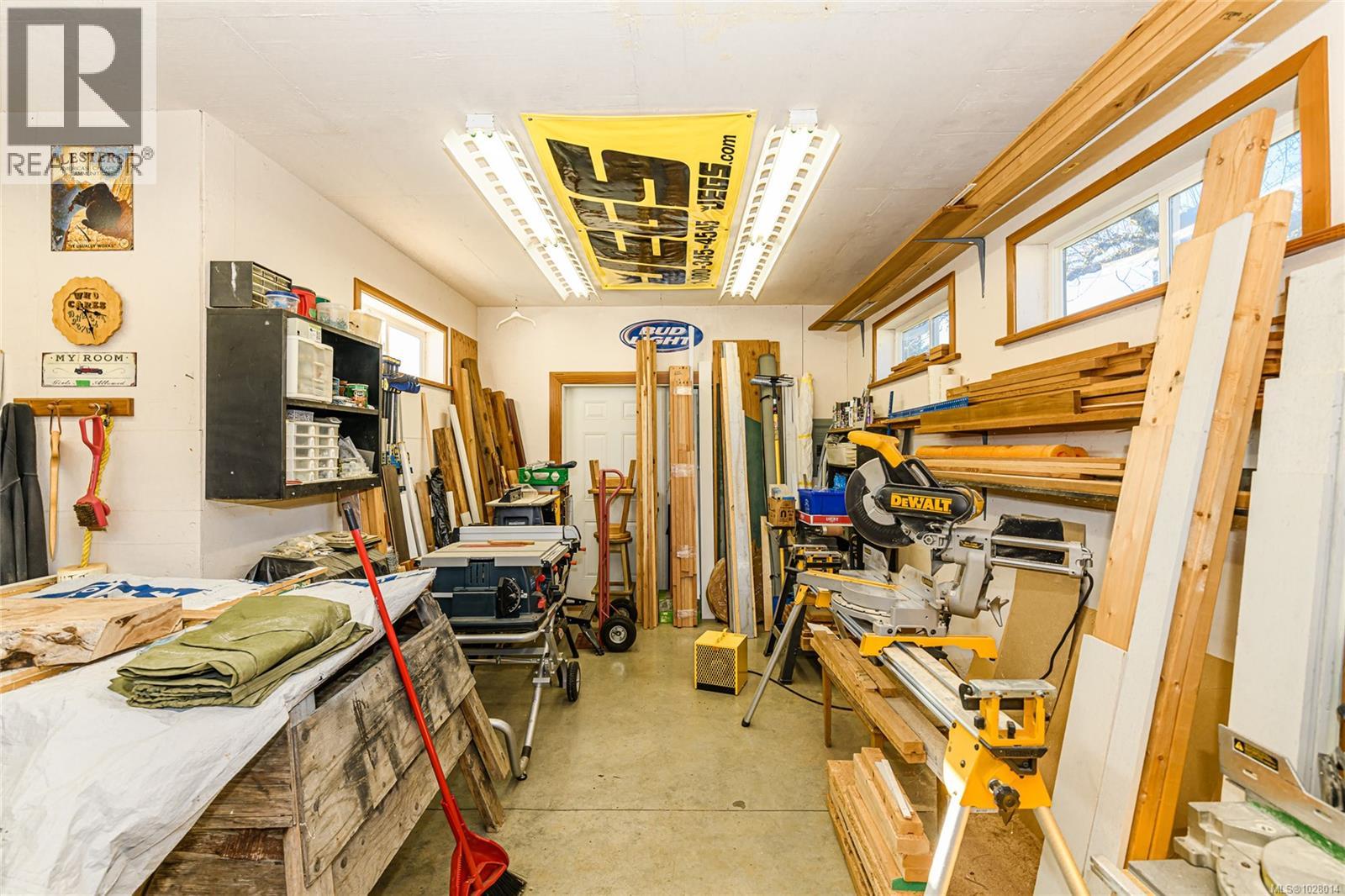 460 BUNDOCK AVE - 32