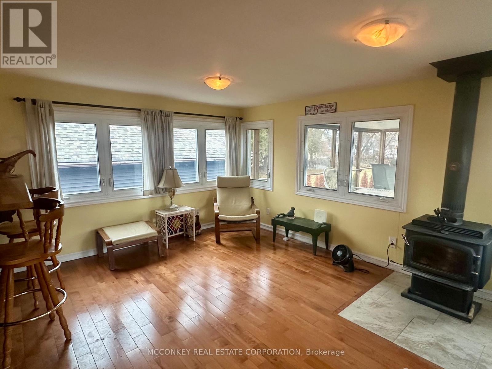 320 MCKELLAR STREET - 3