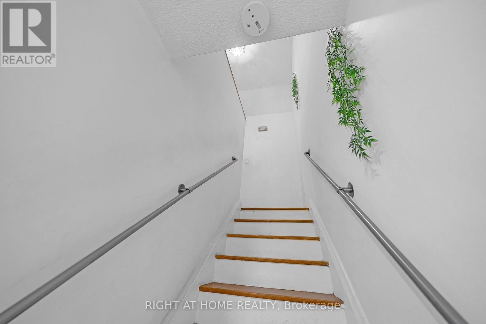 #101 2901 JANE STREET - 16