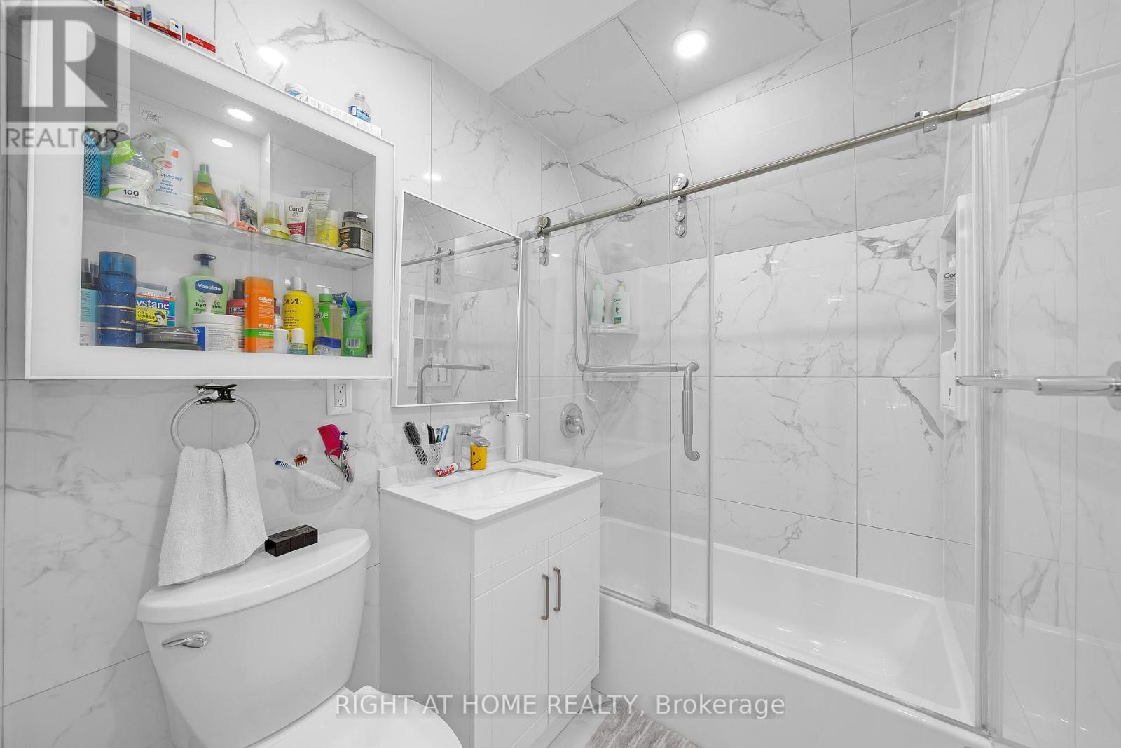 #101 2901 JANE STREET - 20