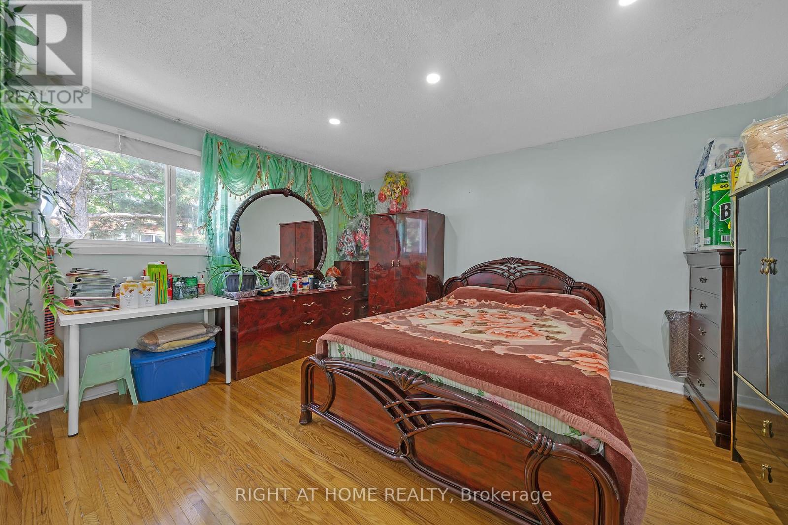 #101 2901 JANE STREET - 21