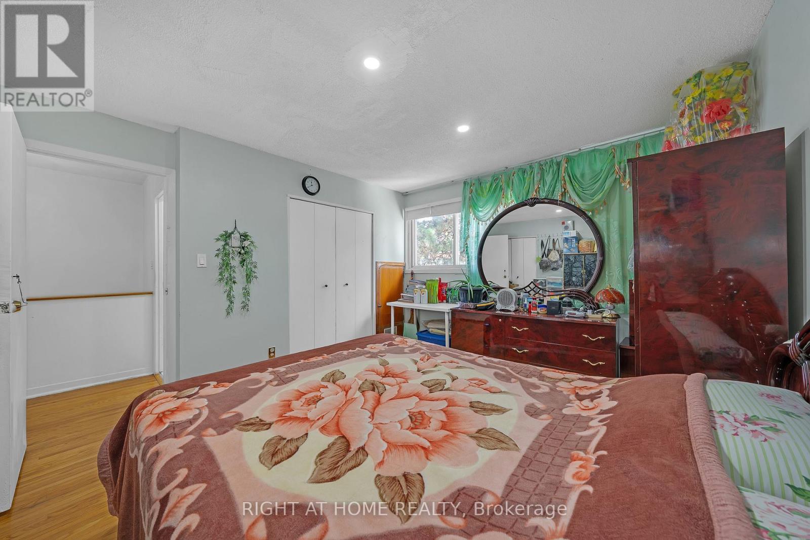 #101 2901 JANE STREET - 22
