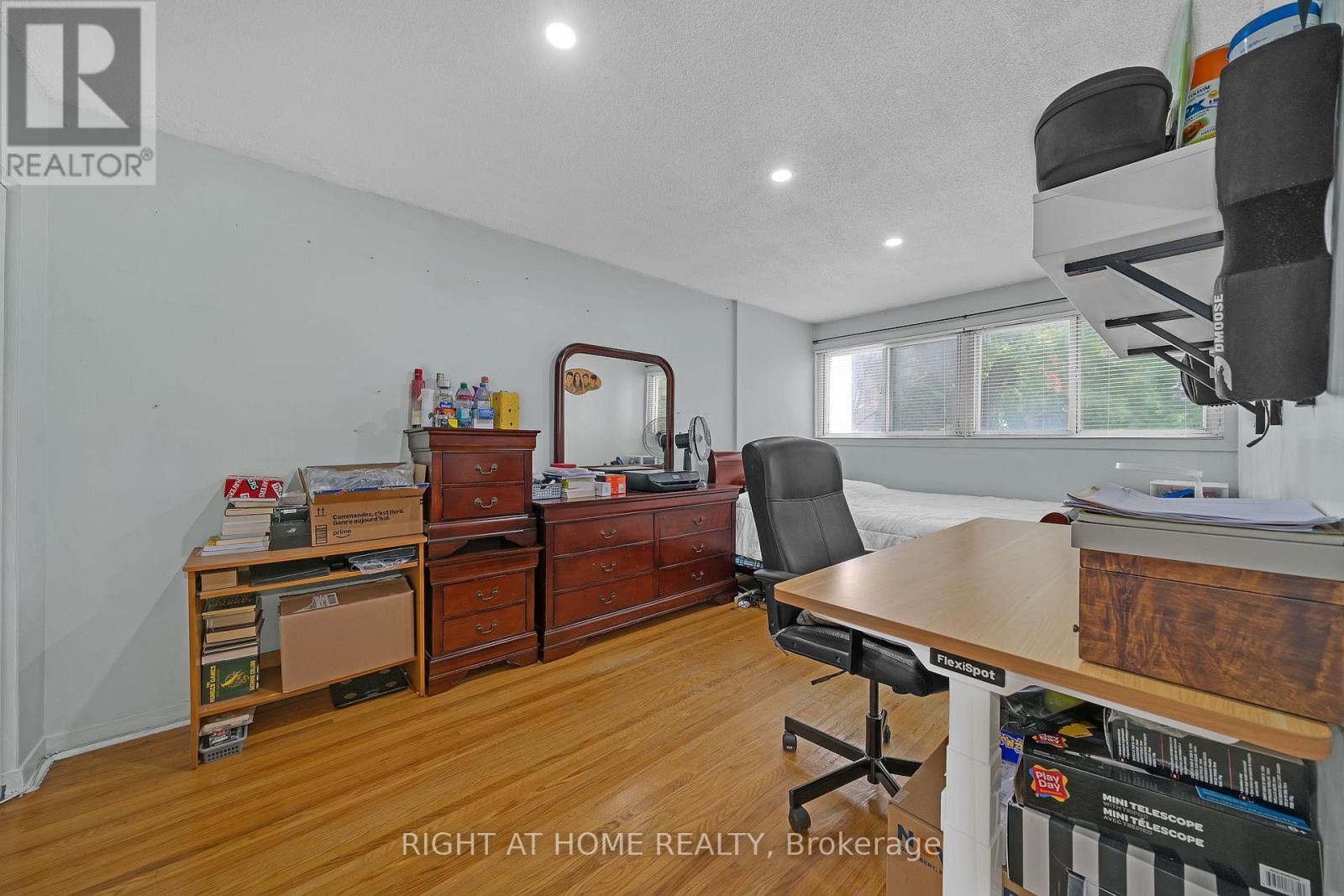 #101 2901 JANE STREET - 23