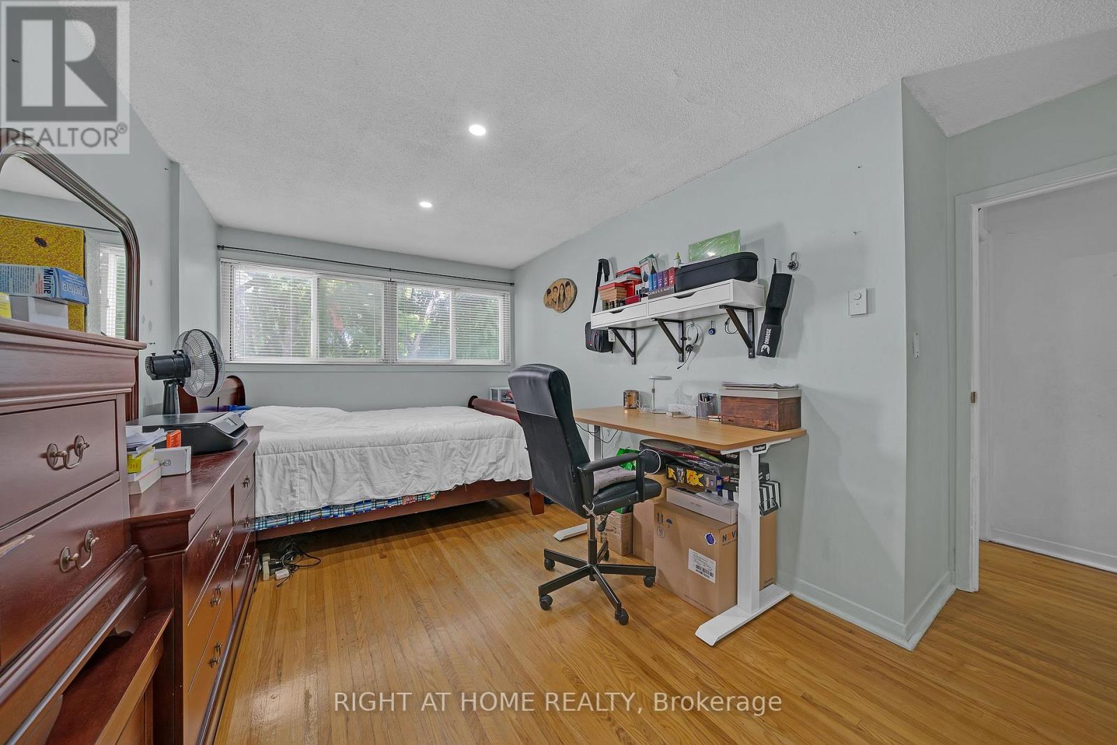 #101 2901 JANE STREET - 24