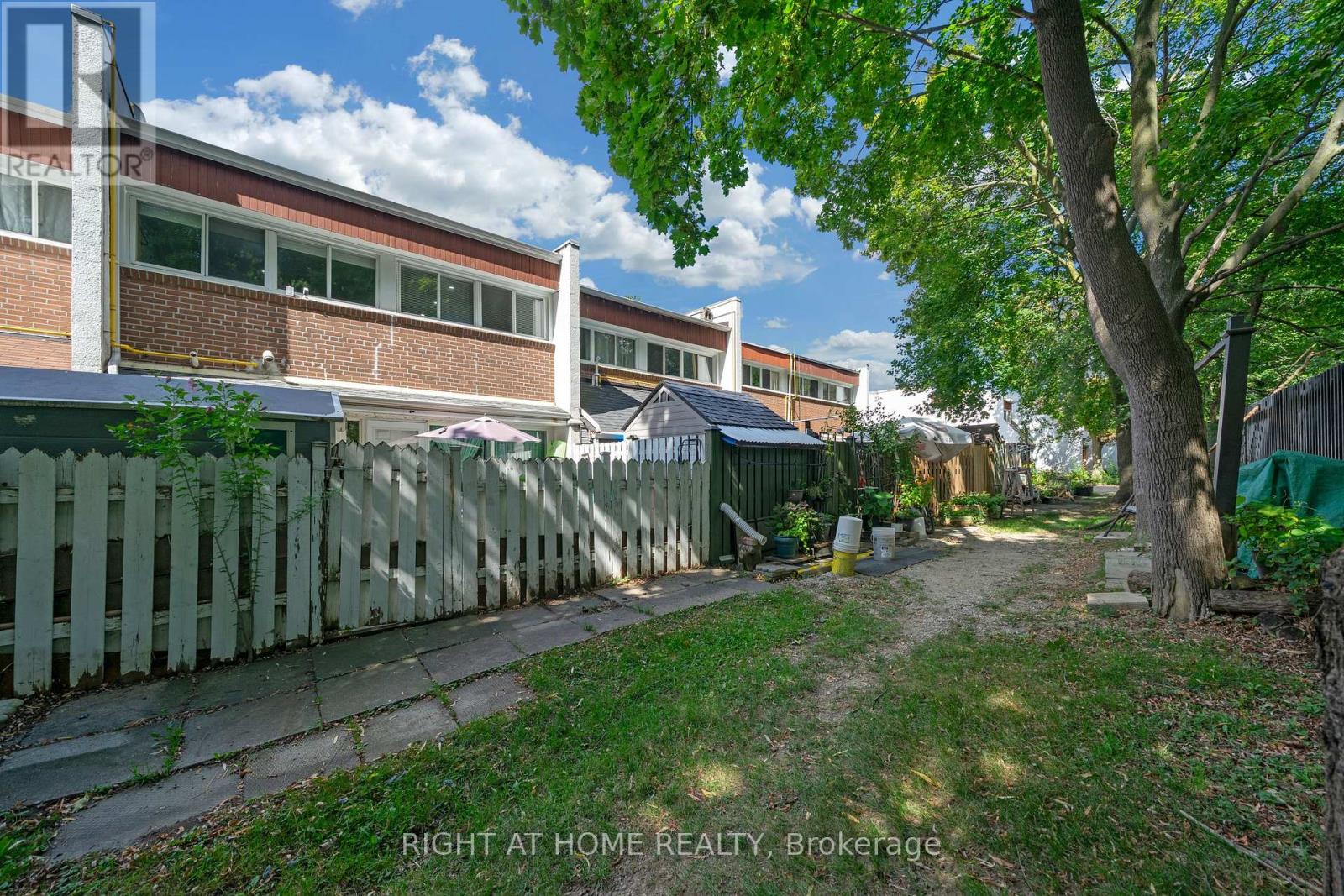 #101 2901 JANE STREET - 28