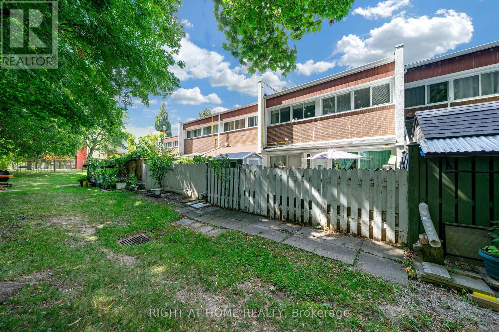 #101 2901 JANE STREET - 29