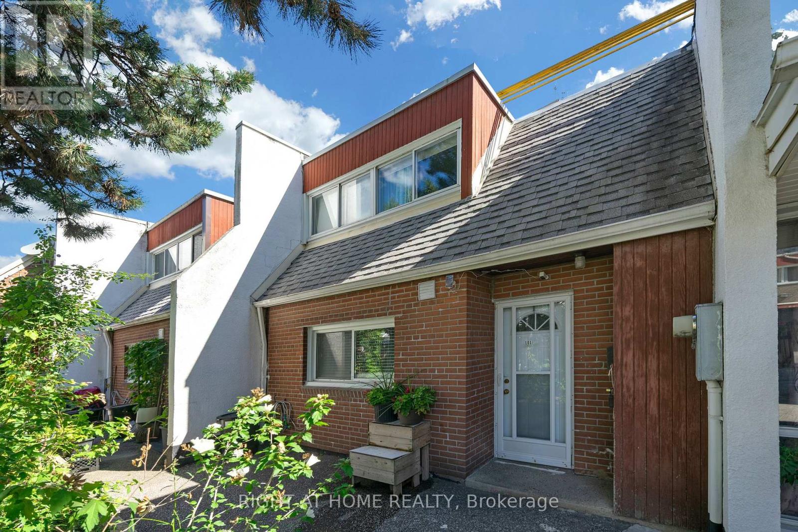 #101 2901 JANE STREET - 3