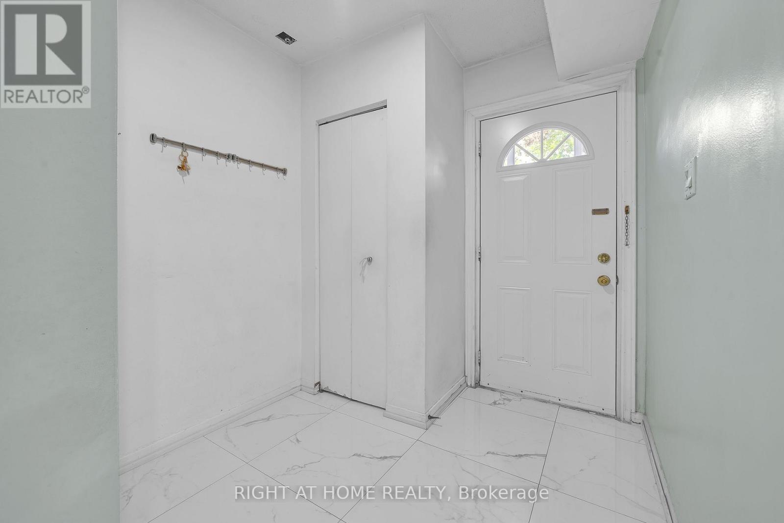 #101 2901 JANE STREET - 4