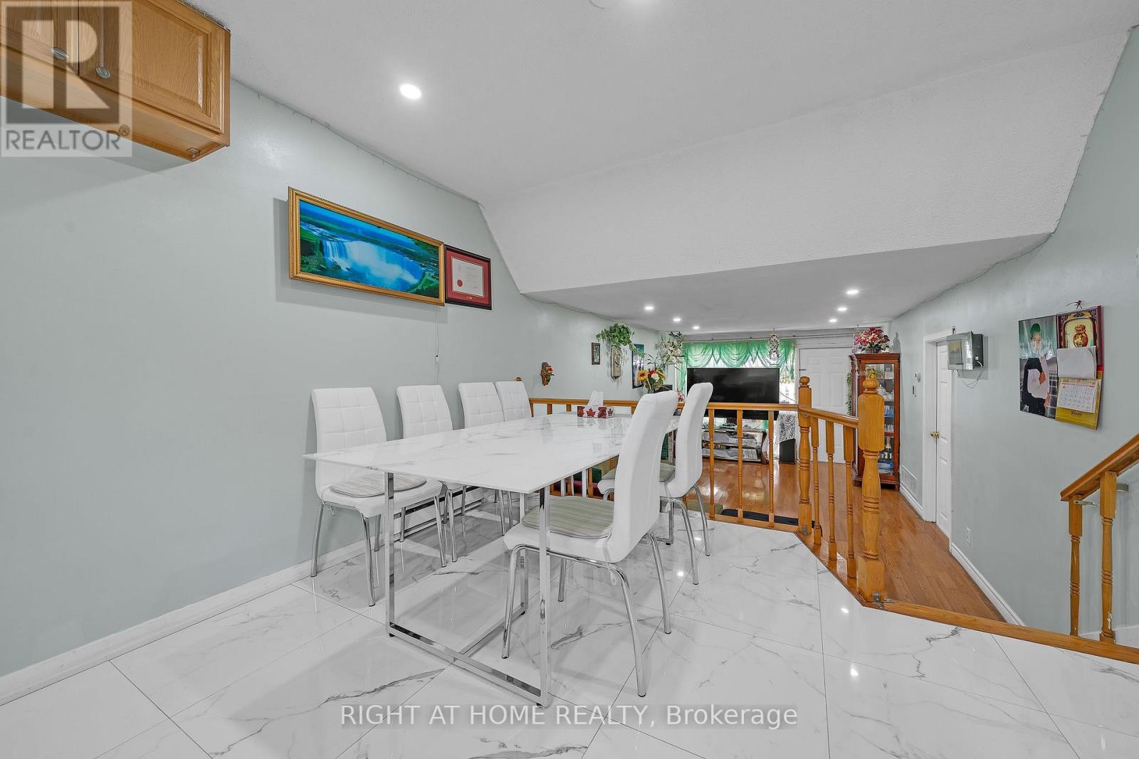 #101 2901 JANE STREET - 6
