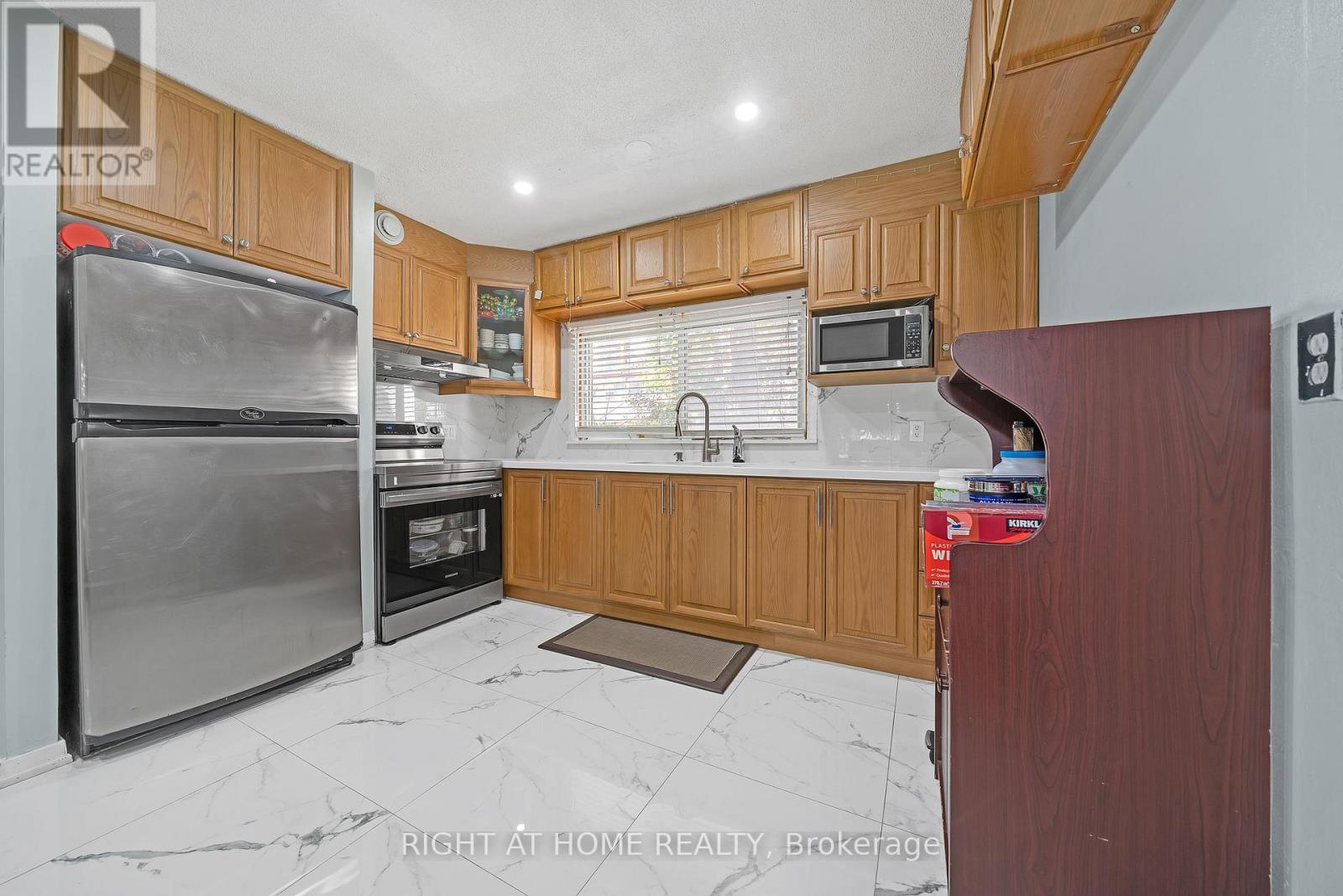 #101 2901 JANE STREET - 8