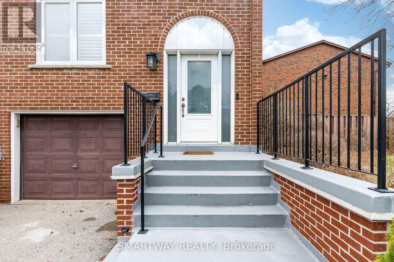#10 2445 HOMELANDS DRIVE - 3