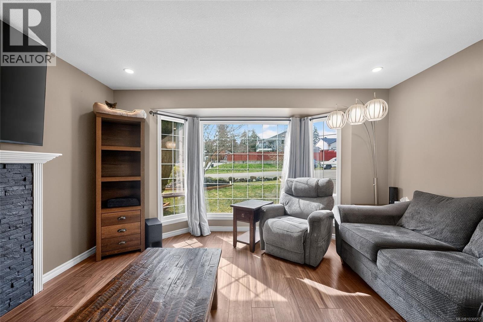 921 Esslinger Rd, Parksville