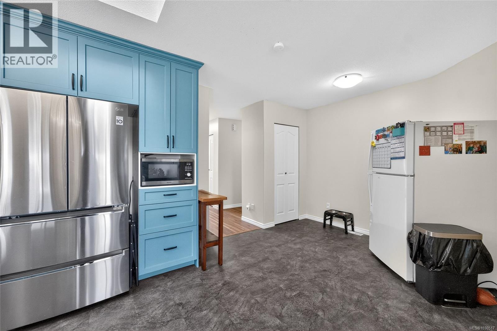 921 Esslinger Rd, Parksville