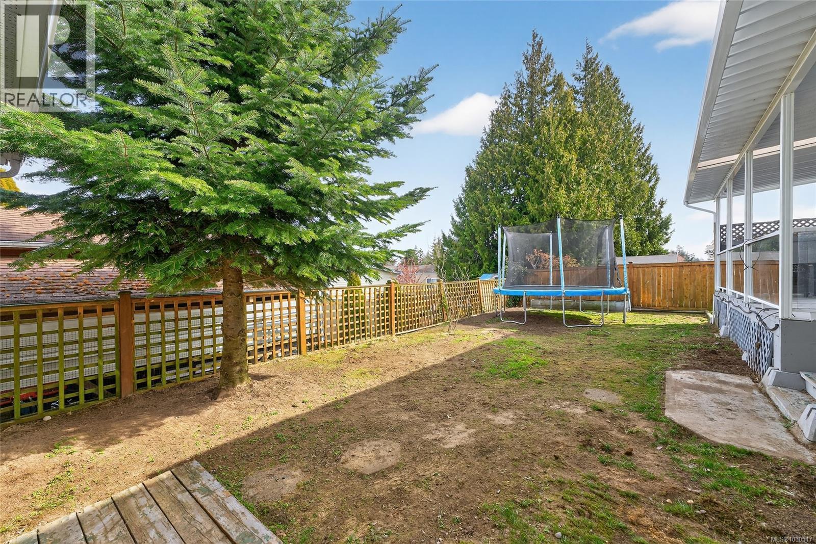921 Esslinger Rd, Parksville