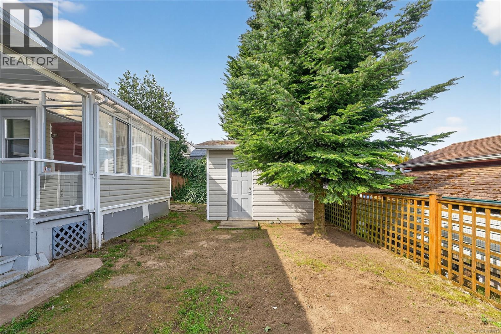 921 Esslinger Rd, Parksville