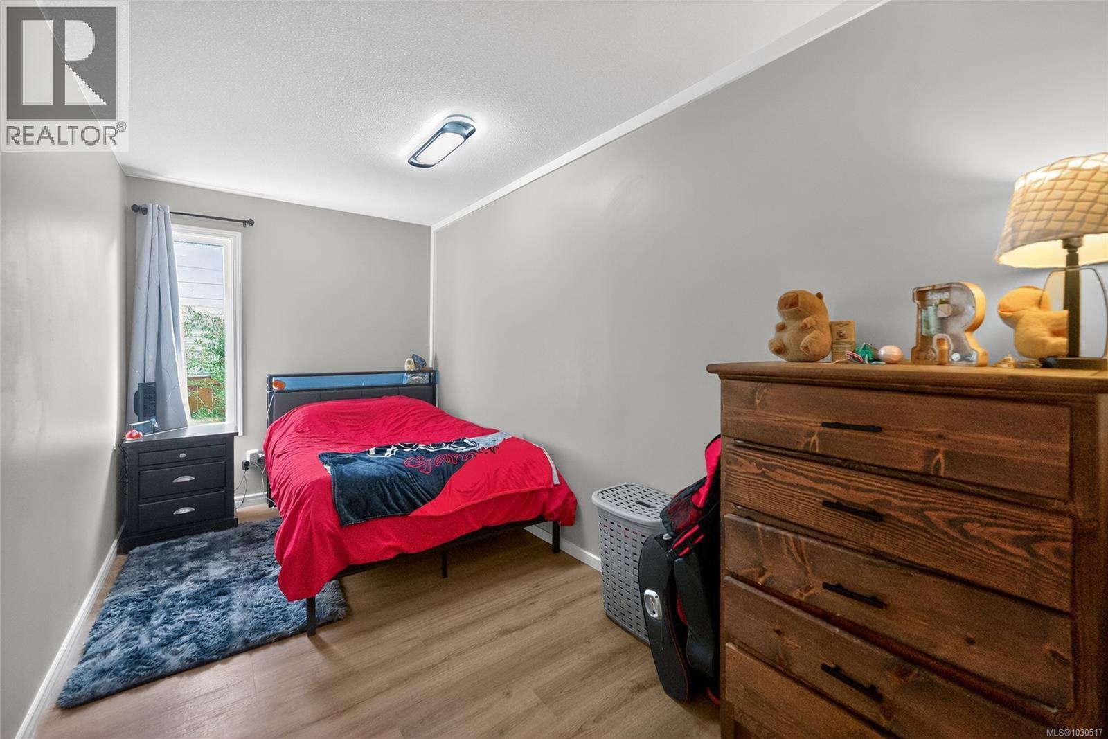 921 Esslinger Rd, Parksville