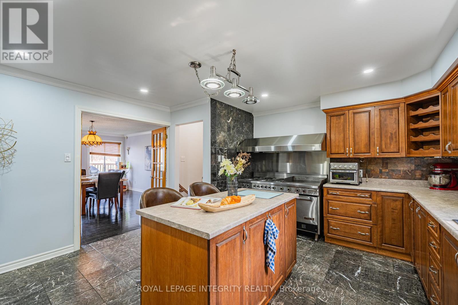 3318 DUNROBIN ROAD - 10
