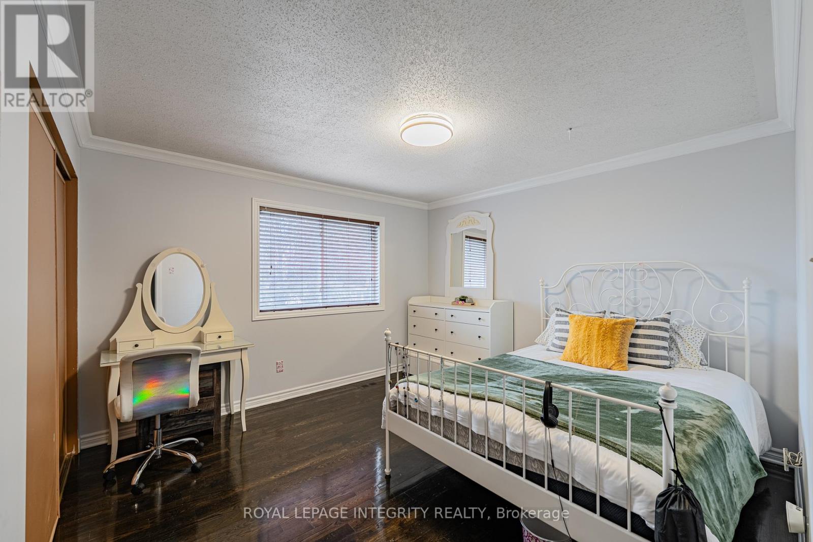 3318 DUNROBIN ROAD - 24